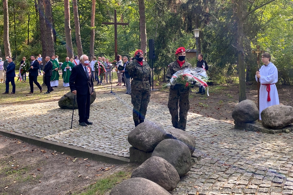 Pomnik Katyn 015