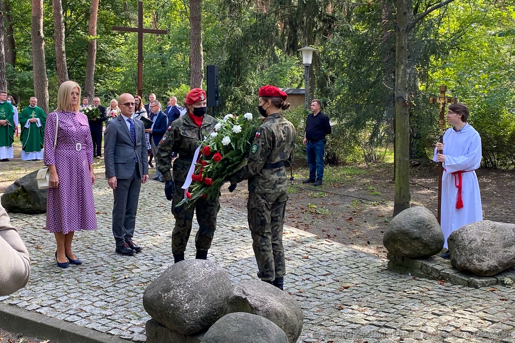 Pomnik Katyn 017